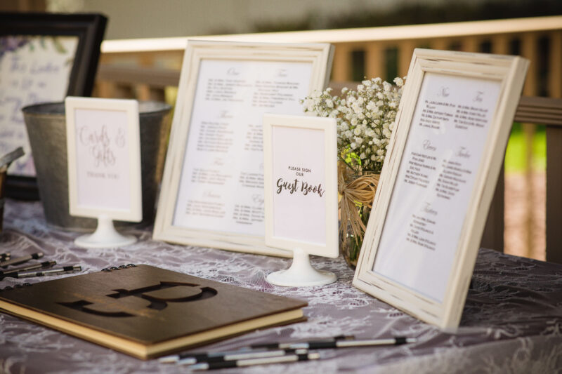 9520 Guest book table